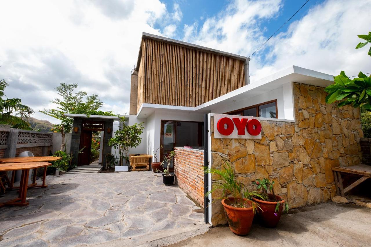 Oyo 1493 Surya Villa Selong Belanak Ngoại thất bức ảnh