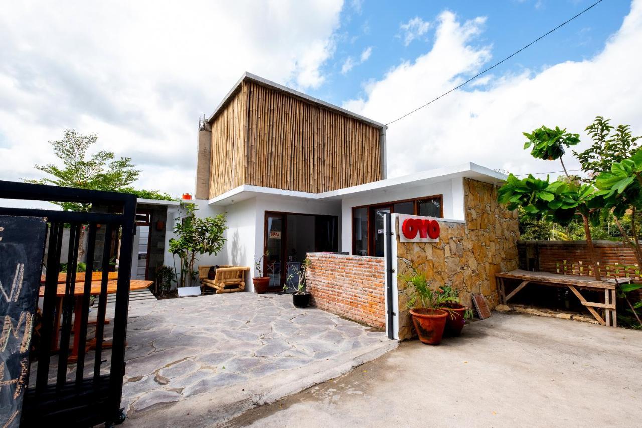 Oyo 1493 Surya Villa Selong Belanak Ngoại thất bức ảnh