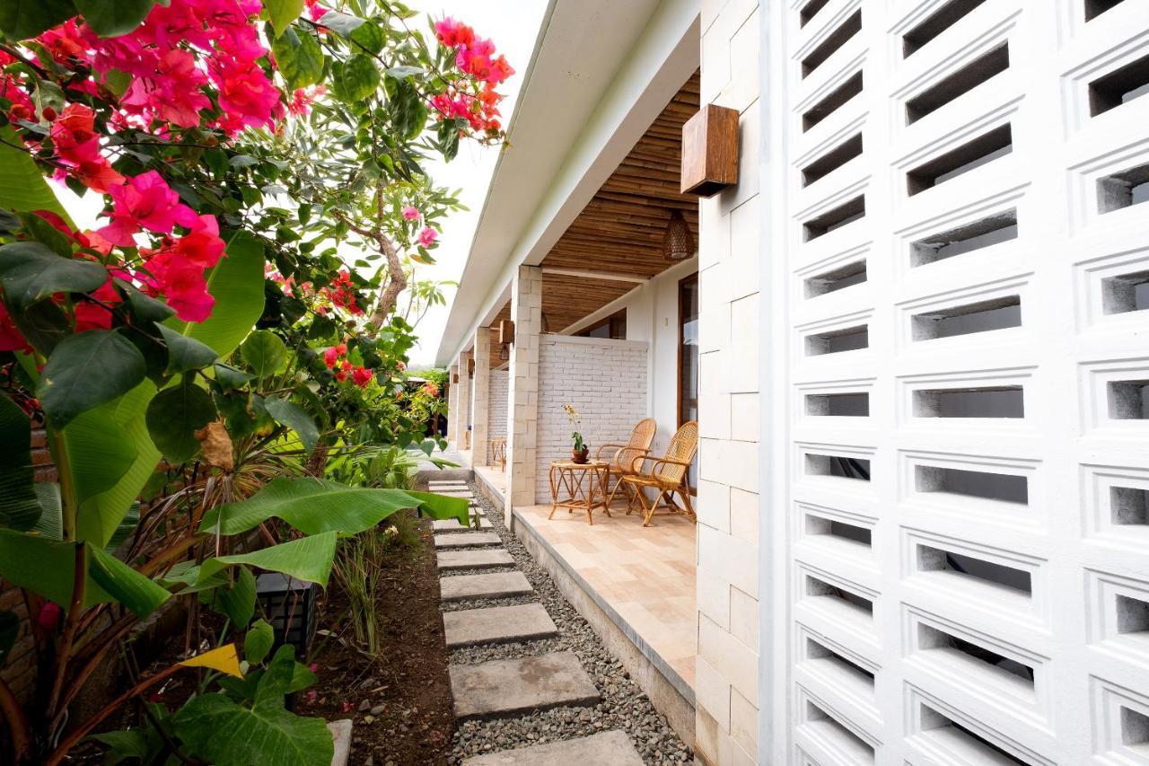 Oyo 1493 Surya Villa Selong Belanak Ngoại thất bức ảnh