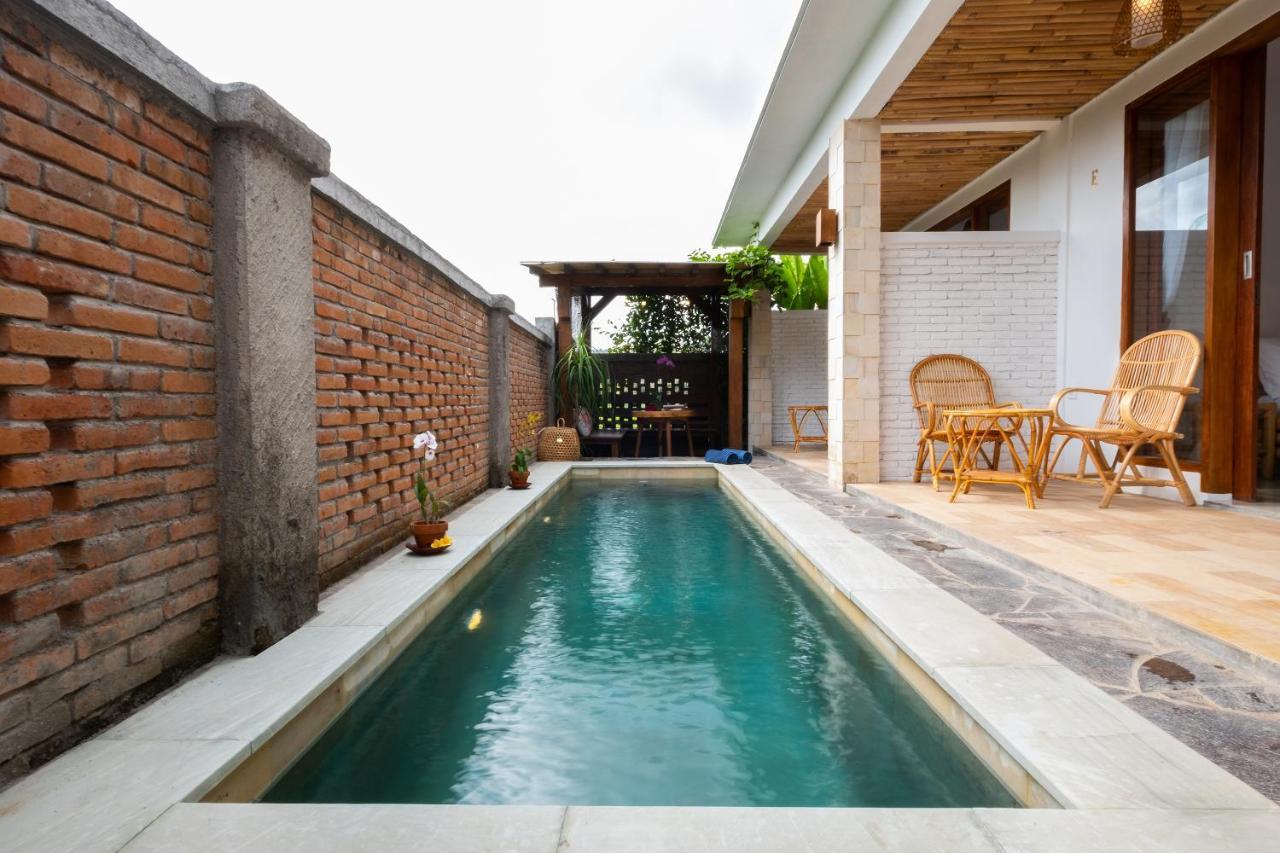 Oyo 1493 Surya Villa Selong Belanak Ngoại thất bức ảnh